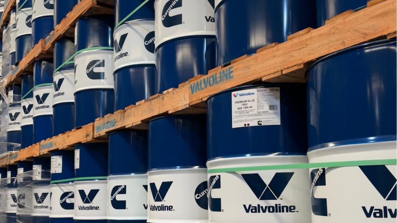 Depósito de Nalub con stock de tambores Valvoline